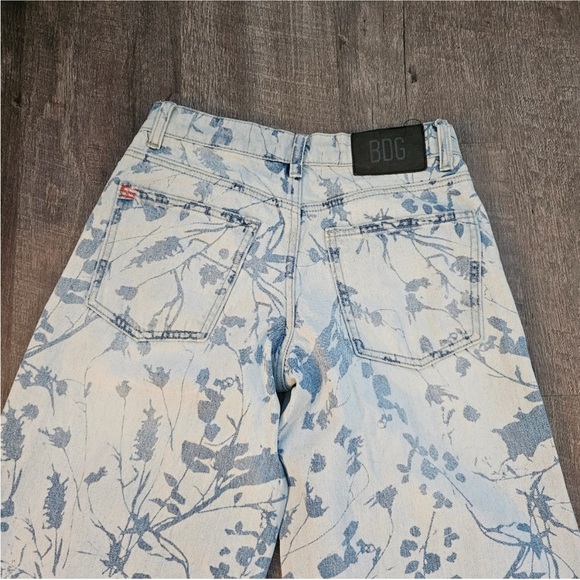 Wide-Leg Floral Denim - Picture 8 of 10